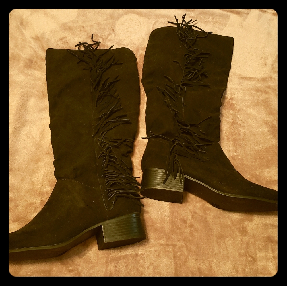 NWOT knee high tassle boots